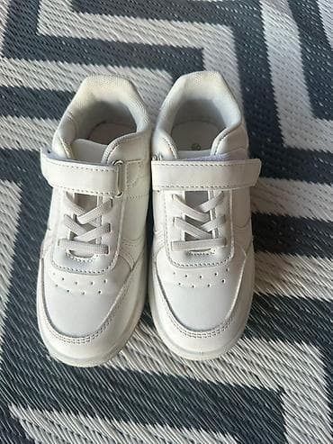 NOVE. Dečje bele patike sa čičak trakom i pertlama, idealne za na lalafo.rs — 1 NOVE. Dečje bele patike sa čičak trakom i pertlama, idealne za — 1