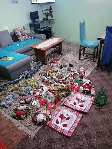 Razni novogodišnji ukrasi. Ima baš dosta svega. Sve za 5500 na lalafo.rs — 1 Razni novogodišnji ukrasi. Ima baš dosta svega. Sve za 5500 — 1