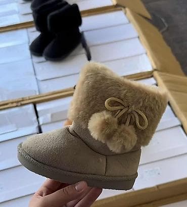 Dečje zimske čizmice . Cena 2500 din na lalafo.rs — 2 Dečje zimske čizmice . Cena 2500 din — 2