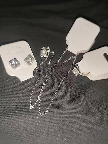 Srebrni ženski set nakita sa cirkonima - Komplet se sastoji od na lalafo.rs Srebrni ženski set nakita sa cirkonima - Komplet se sastoji od