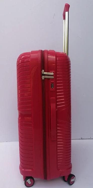 Travel suitcases and bags: Crveni tvrdi kofer na točkiće - Materijal: tvrda plastika (ABS/PC at lalafo.rs — 3 Travel suitcases and bags: Crveni tvrdi kofer na točkiće - Materijal: tvrda plastika (ABS/PC — 3
