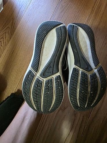 Crne Nike patike, model Downshifter, idealne za svakodnevne aktivnosti na lalafo.rs — 5 Crne Nike patike, model Downshifter, idealne za svakodnevne aktivnosti — 5