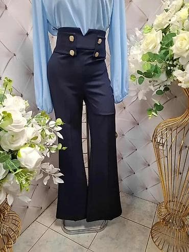 Elegantna ženska kombinacija: svetloplavi bodi i tamnoplave pantalone na lalafo.rs — 1 Elegantna ženska kombinacija: svetloplavi bodi i tamnoplave pantalone — 1