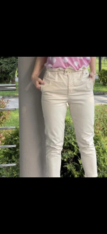 Bež pantalone sa dvostrukim metalnim kopčanjem - Model: visok struk na lalafo.rs — 1 Bež pantalone sa dvostrukim metalnim kopčanjem - Model: visok struk — 1