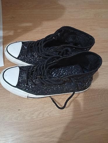 Crne visoke patike sa šljokicama Converse - Model: visoki “sneakers” na lalafo.rs — 2 Crne visoke patike sa šljokicama Converse - Model: visoki “sneakers” — 2