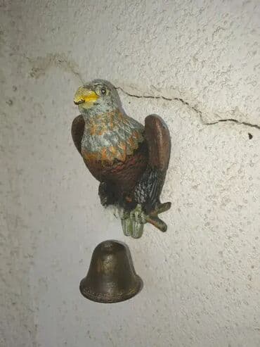 Izuzetan i redak primerak, starog ulaznog zvona sa orlom od livenog na lalafo.rs Izuzetan i redak primerak, starog ulaznog zvona sa orlom od livenog