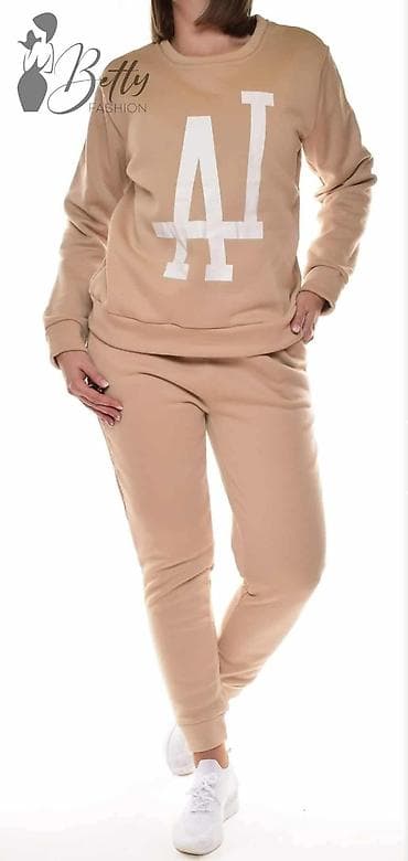 Women's Sweatsuits: Cena 2700 din. Komplet blago futrovani M, L, XL, 2XL at lalafo.rs — 4 Women's Sweatsuits: Cena 2700 din. Komplet blago futrovani M, L, XL, 2XL — 4