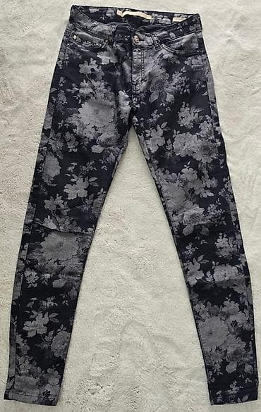 pantalone butiku ali: ZARA women premium collection. Cvetne uske slim farmerke pantalone na lalafo.rs — 1 pantalone butiku ali: ZARA women premium collection. Cvetne uske slim farmerke pantalone — 1