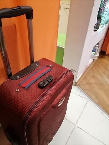 Akcija! Kofer putni na točkiće manji dobar. Oko 50 /35 /20. Lep na lalafo.rs — 9 Akcija! Kofer putni na točkiće manji dobar. Oko 50 /35 /20. Lep — 9