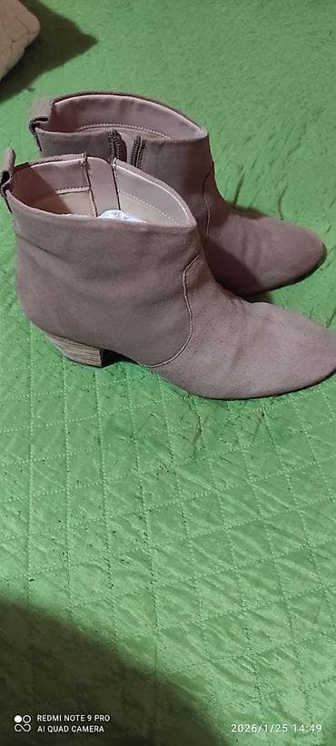 Nove Ženske čizme/gležnjače od antilopa, bež/svetlosmeđe boje. - na lalafo.rs — 4 Nove Ženske čizme/gležnjače od antilopa, bež/svetlosmeđe boje. - — 4