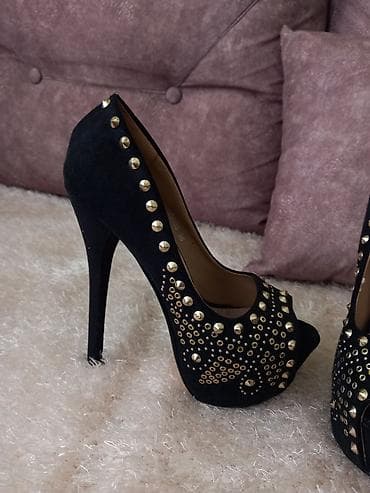 Nove, jednom nosene. Udobne su jer imaju visoku platformu u prednjem na lalafo.rs — 5 Nove, jednom nosene. Udobne su jer imaju visoku platformu u prednjem — 5