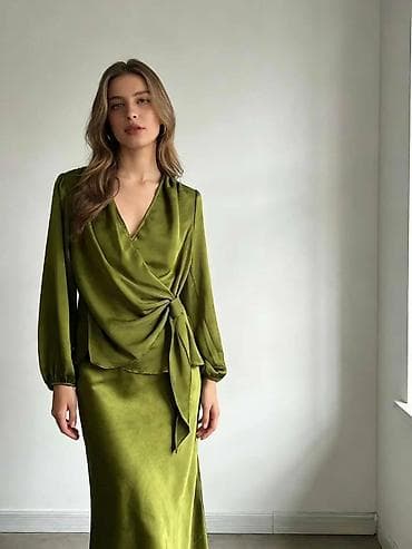 Saten komplet – bluza na preklop i midi suknja - Materijal: glatki na lalafo.rs — 1 Saten komplet – bluza na preklop i midi suknja - Materijal: glatki — 1