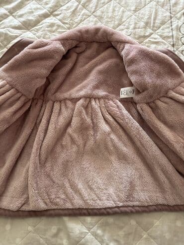 Kaputic i bundica za devojcice velicina 4,malo noseno,komad 2000dinara na lalafo.rs — 2 Kaputic i bundica za devojcice velicina 4,malo noseno,komad 2000dinara — 2