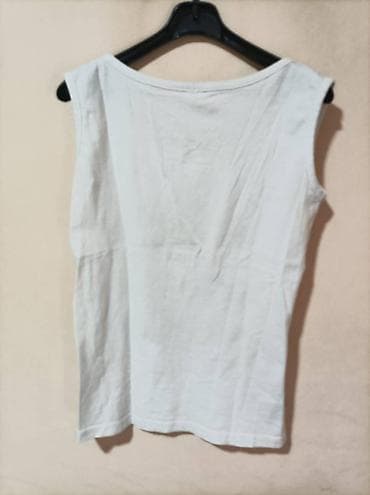 Na prodaju majica bez rukava, za uzrast 14 godina, kao nova na lalafo.rs — 3 Na prodaju majica bez rukava, za uzrast 14 godina, kao nova — 3