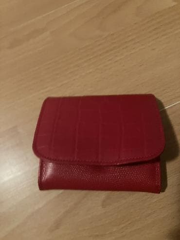 Crveni ženski novčanik sa teksturom Fox - Materijal: sintetička koža na lalafo.rs — 1 Crveni ženski novčanik sa teksturom Fox - Materijal: sintetička koža — 1