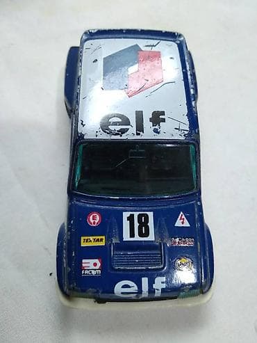 kom sa etiketom: 1.Burago Renault 5 Turbo Italy, 1;43,fale tockovi, oštećen. 2.Burago at lalafo.rs — 2 kom sa etiketom: 1.Burago Renault 5 Turbo Italy, 1;43,fale tockovi, oštećen. 2.Burago — 2