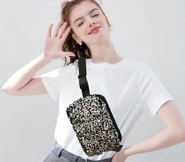Torbe: Šljokičasta crossbody/torbica preko grudi - Dimenzije: 20 x 15 cm na lalafo.rs Torbe: Šljokičasta crossbody/torbica preko grudi - Dimenzije: 20 x 15 cm