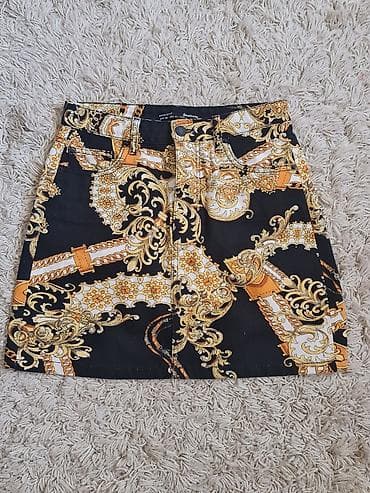 Modna suknja sa inspirativnim "Versace" printom, marka Stradivarius na lalafo.rs Modna suknja sa inspirativnim "Versace" printom, marka Stradivarius