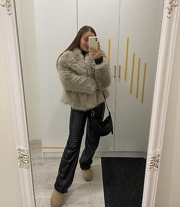 Prelepa nova bundica, nošena samo za slike. Pretopla, pravo krzno 🩷 na lalafo.rs — 1 Prelepa nova bundica, nošena samo za slike. Pretopla, pravo krzno 🩷 — 1