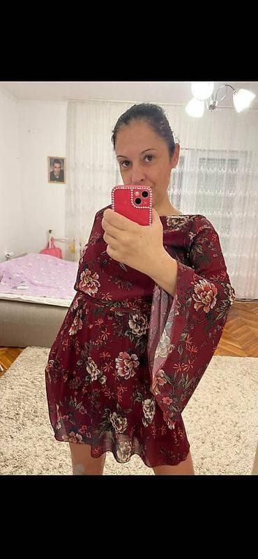 Haljina jednom obucena i to davno, kupljena u Italijanskom butiku na lalafo.rs Haljina jednom obucena i to davno, kupljena u Italijanskom butiku