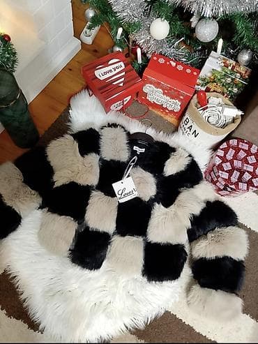 dve suknje po: Krznena bunda– patchwork dizajn. Odgovara za S i M velicinu. - na lalafo.rs — 2 dve suknje po: Krznena bunda– patchwork dizajn. Odgovara za S i M velicinu. - — 2