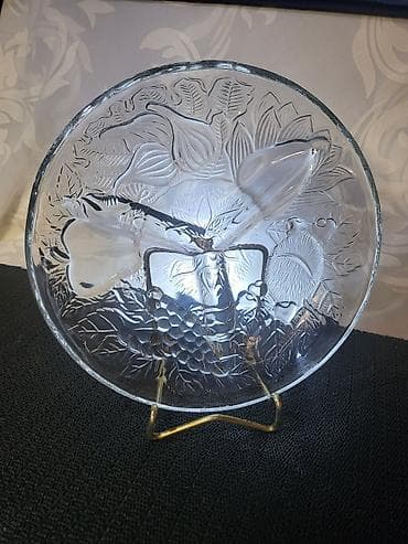 Bombonijera staklena nova 2005god. Stakleni tanjir izdeljen na tri na lalafo.rs — 3 Bombonijera staklena nova 2005god. Stakleni tanjir izdeljen na tri — 3