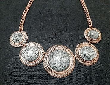 Unikatna ogrlica iz 90-tih godina Boja zlatna sa sivkastim dragim na lalafo.rs — 8 Unikatna ogrlica iz 90-tih godina Boja zlatna sa sivkastim dragim — 8