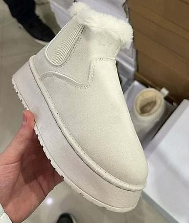 Uggs 40, color - White at lalafo.rs — 2 Uggs 40, color - White — 2