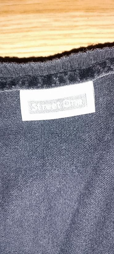 Džemper tamnosive boje sa V-izrezom, dugim rukavima i rebrastim na lalafo.rs — 2 Džemper tamnosive boje sa V-izrezom, dugim rukavima i rebrastim — 2