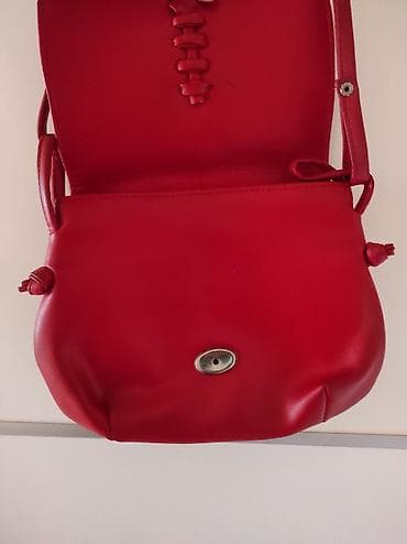 dve suknje po: Manja torbica kao nova. Unutra dve pregrade. Tamnija crvena boja at lalafo.rs — 4 dve suknje po: Manja torbica kao nova. Unutra dve pregrade. Tamnija crvena boja — 4