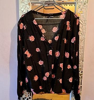 Cvetna kosulja Divided HiM, velicina M. Samo jednom koriscena. Samo na lalafo.rs Cvetna kosulja Divided HiM, velicina M. Samo jednom koriscena. Samo