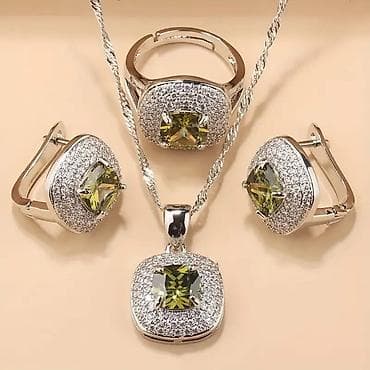 Jewellery sets: Komplet nakita – ogrlica, prsten i minđuše - Elegantni set od četiri at lalafo.rs — 4 Jewellery sets: Komplet nakita – ogrlica, prsten i minđuše - Elegantni set od četiri — 4