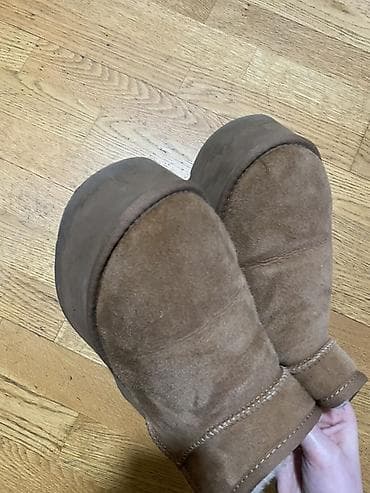 Ugg obuća 40, bоја - Braon na lalafo.rs — 1 Ugg obuća 40, bоја - Braon — 1