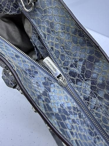 Michael Kors torba – model sa printom zmijske kože i metalnim nitnama at lalafo.rs — 2 Michael Kors torba – model sa printom zmijske kože i metalnim nitnama — 2