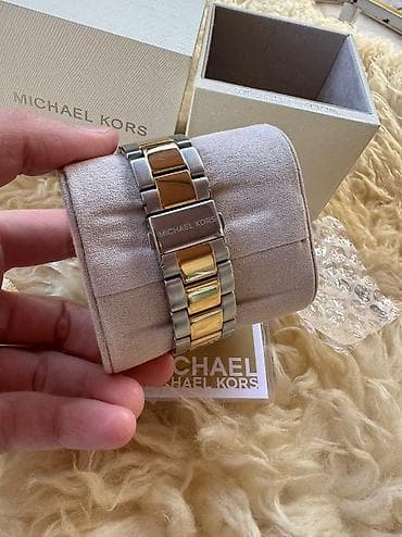 zenske original guess: Original unisex sat Michael Kors. Koriscen par puta. Kao nov. Kutija na lalafo.rs — 5 zenske original guess: Original unisex sat Michael Kors. Koriscen par puta. Kao nov. Kutija — 5