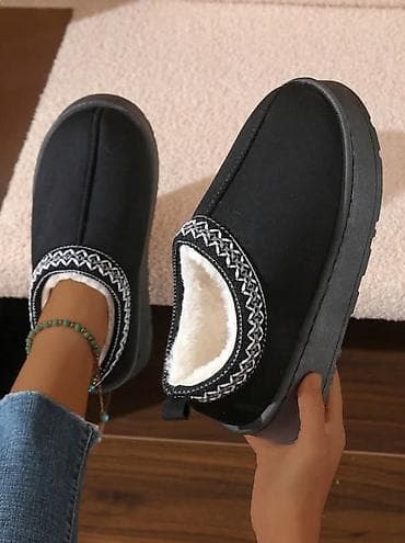 Ugg obuća 41, bоја - Crna na lalafo.rs — 1 Ugg obuća 41, bоја - Crna — 1