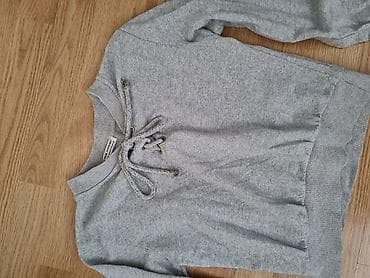 Dukserica sa dugačkim rukavima u sivoj boji, sa vezicama na dekolteu at lalafo.rs Dukserica sa dugačkim rukavima u sivoj boji, sa vezicama na dekolteu