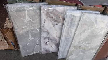 kom sa etiketom: PVC zidne/podne dekorativne ploče – više dezena 10 kom 2300 din at lalafo.rs — 2 kom sa etiketom: PVC zidne/podne dekorativne ploče – više dezena 10 kom 2300 din — 2