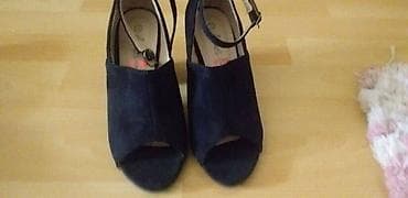 Potpuno nove sandale, broj 37.
Veštački materijal.
Visina štikle 8 cm na lalafo.rs — 1 Potpuno nove sandale, broj 37.
Veštački materijal.
Visina štikle 8 cm — 1