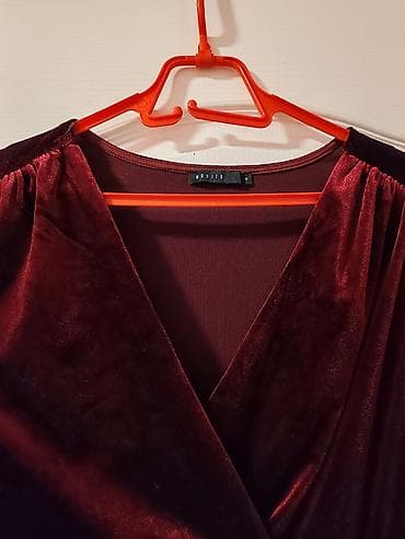 Elegantna velvet haljina MOHITO - Brend: Mohito - Veličina: M na lalafo.rs — 1 Elegantna velvet haljina MOHITO - Brend: Mohito - Veličina: M — 1