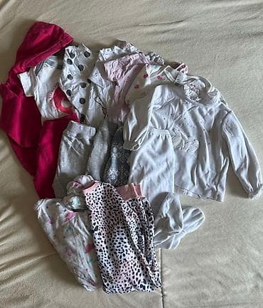 Paket odece za devojcicu do 1 god, vel. 74/80, 1 trenerka, 5 bodica, 4 na lalafo.rs — 1 Paket odece za devojcicu do 1 god, vel. 74/80, 1 trenerka, 5 bodica, 4 — 1