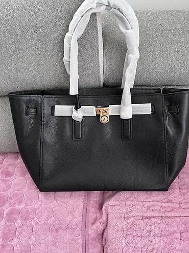 Michael Kors kožna torba – crna tote/šoper silueta - Materijal na lalafo.rs Michael Kors kožna torba – crna tote/šoper silueta - Materijal