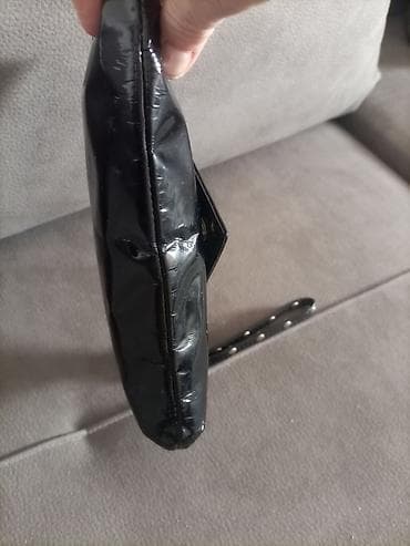Personal Items: Mona lakovana tašna izrađena u malom broju primeraka u čast teniserke at lalafo.rs — 5 Personal Items: Mona lakovana tašna izrađena u malom broju primeraka u čast teniserke — 5