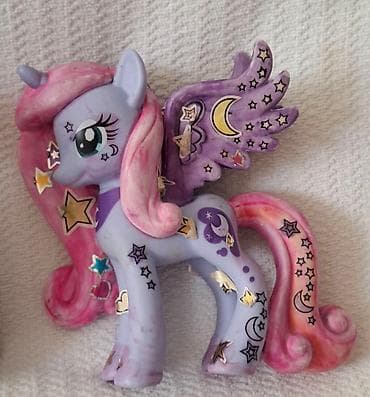 Obiman set igračaka inspirisan serijalom My Little Pony. Uključuje na lalafo.rs — 4 Obiman set igračaka inspirisan serijalom My Little Pony. Uključuje — 4