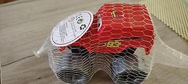 Crveni plastični teretnjak/monster truck igračka sa velikim točkovima at lalafo.rs — 2 Crveni plastični teretnjak/monster truck igračka sa velikim točkovima — 2