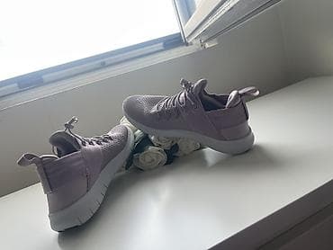 zenske broj: Nike ženske patike za trčanje – lila/lavanda boja - Model sa at lalafo.rs — 4 zenske broj: Nike ženske patike za trčanje – lila/lavanda boja - Model sa — 4