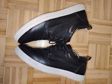 Muške casual cipele/patike u crnoj boji sa belim đonom. UG 27,5cm - na lalafo.rs — 2 Muške casual cipele/patike u crnoj boji sa belim đonom. UG 27,5cm - — 2