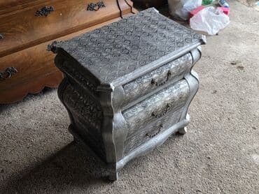 Stilske komode: Barokna komodica sa 3 fioke – ručno dekorisana - Materijal: drvo - na lalafo.rs — 2 Stilske komode: Barokna komodica sa 3 fioke – ručno dekorisana - Materijal: drvo - — 2