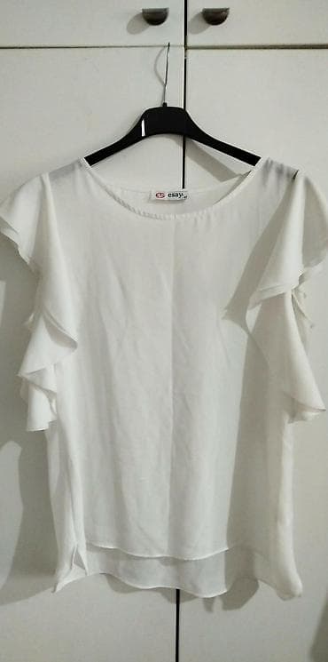 kom sa etiketom: Ženske bele bluze – brend Esay - Model 1: lagana bluza bez rukava sa at lalafo.rs — 2 kom sa etiketom: Ženske bele bluze – brend Esay - Model 1: lagana bluza bez rukava sa — 2