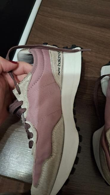 New Balance patike – model sa karakterističnim „stud“ đonom - Brend na lalafo.rs — 4 New Balance patike – model sa karakterističnim „stud“ đonom - Brend — 4